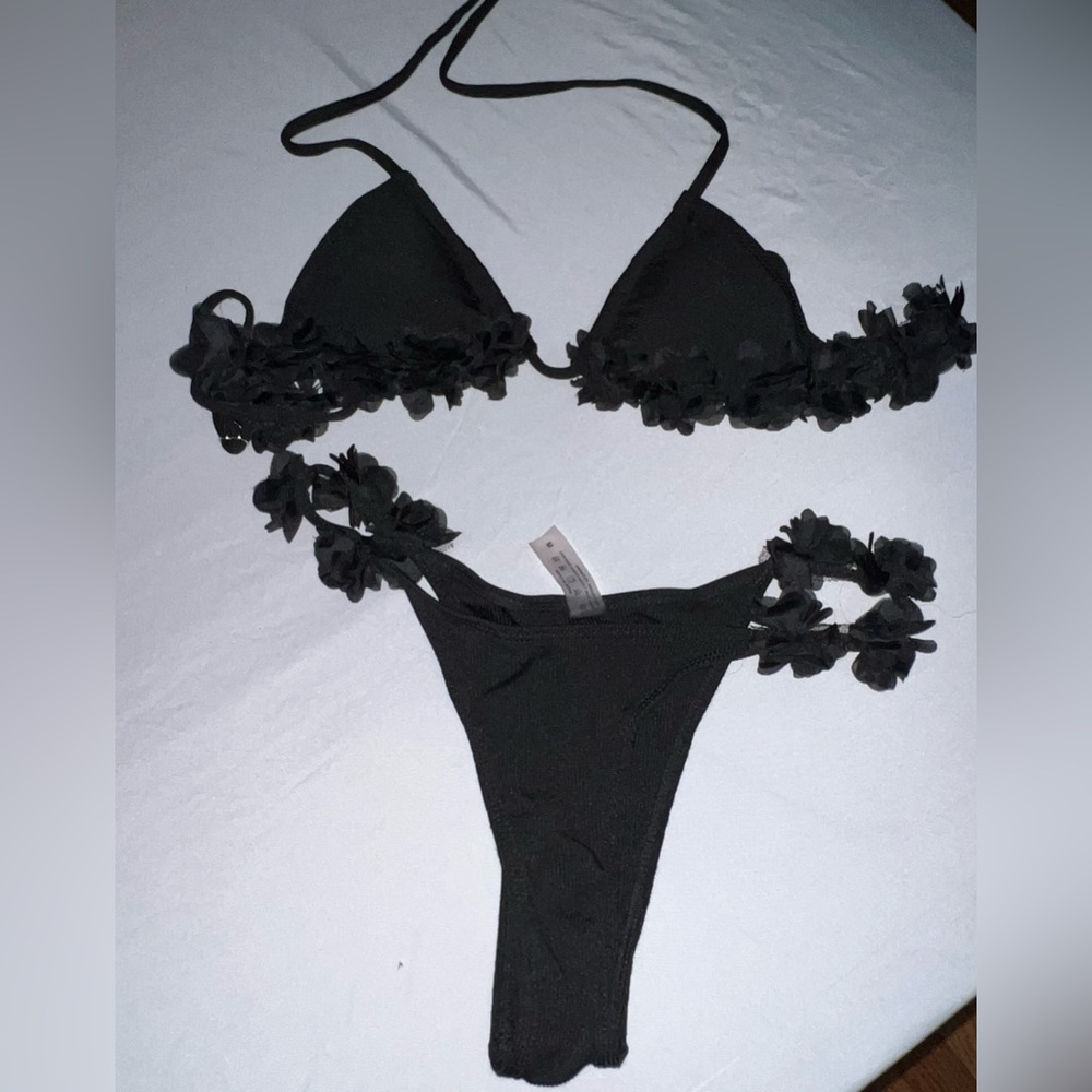 Black triangle flower bikini